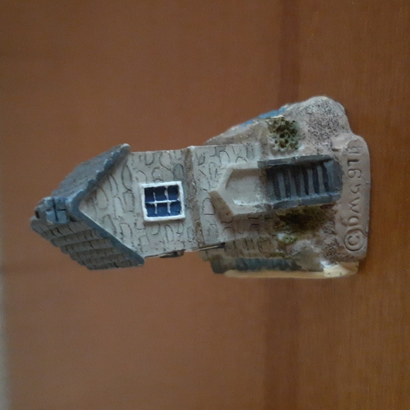 Old Bridge House Ambleside miniature figurine house collectible - Picture 2 of 6